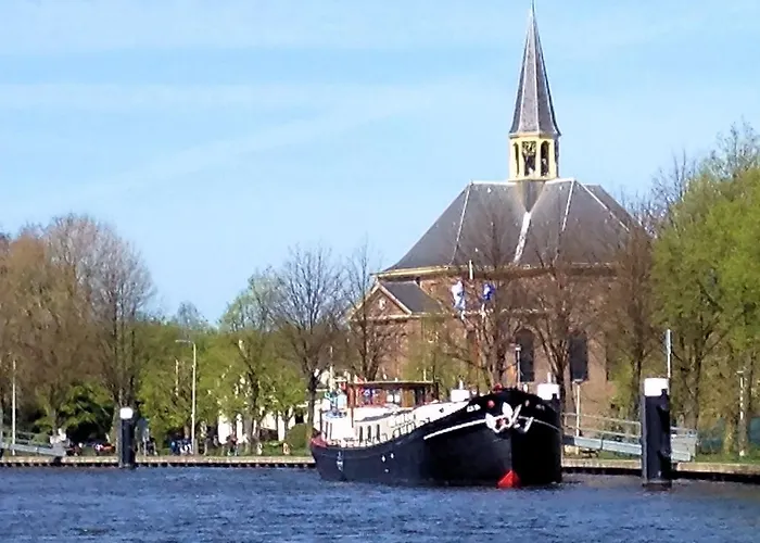 Hotel na wodzie B&boatel Alibii