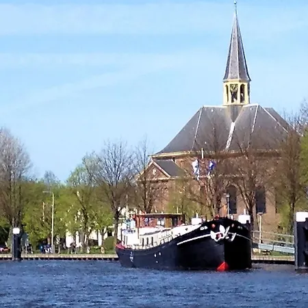 Botel B&boatel Alibii