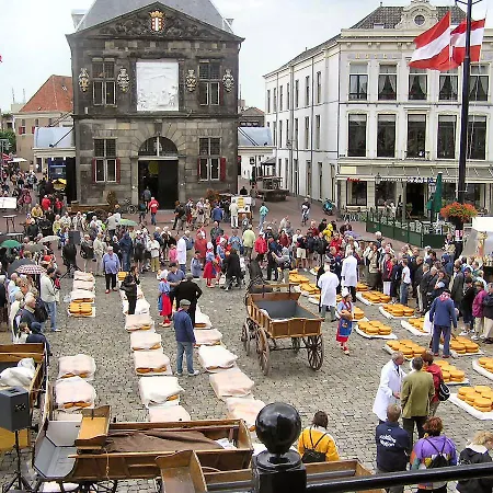 B&boatel Alibii ألفن آن دن راين